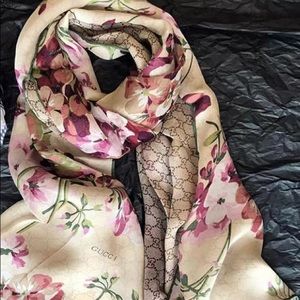Gucci “GG Blooms” Pink Silk Scarf: Authentic